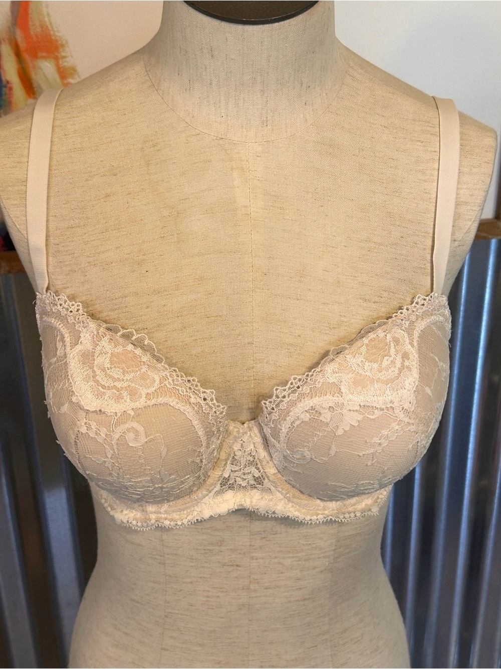 Victoria's Secret Lace Underwire Bra in Light Beige